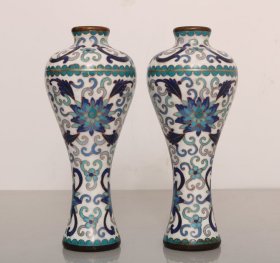 景泰蓝手工掐丝珐琅梅瓶 尺寸：高20×肚颈9cm(个) 重量：约1668g（对）
