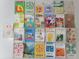 五年制小学课本语文第二册、五年制小学课本语文第六册、小学课本自然第五册、数学基础训练、看图说话作文、当代小学生、小学语文阅读课本、小学生学习月刊……等八九十年代老课本25本合售，图案美丽怀旧，翻阅后心境五味杂陈，转目已三十余载，儿时美好的回忆！