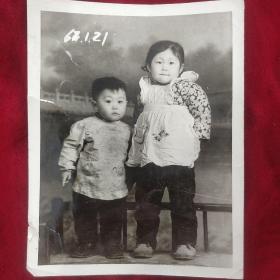 《姐弟照》黑白照片 1962年 书品如图