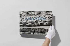 Sebastiao Salgado. Amazonia，塞巴斯蒂安·萨尔加多: 亚马逊 摄影集，签名版