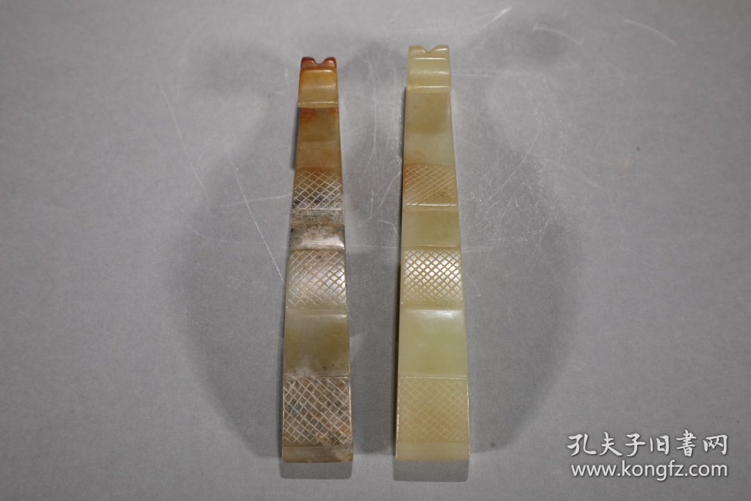 清 和田玉螭龙带钩一对