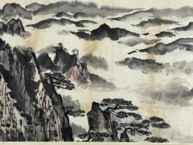 李国华  尺寸  138/47  镜片 
1923年9月生，广东南海人。擅长中国画。1936年考入广州市立美术学校中国画系，受教于黎雄才、叶永青、苏卧农、黄少强等岭南诸家，同时在李凤公主办的丽泽国画院学习传统技法。1982年2月调入广东画院任专业画家，1988年6月被评为二级美术师，1992年退休。现为中国美协会员、广东省美协会员.