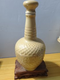 《渤海春》陶瓷瓶