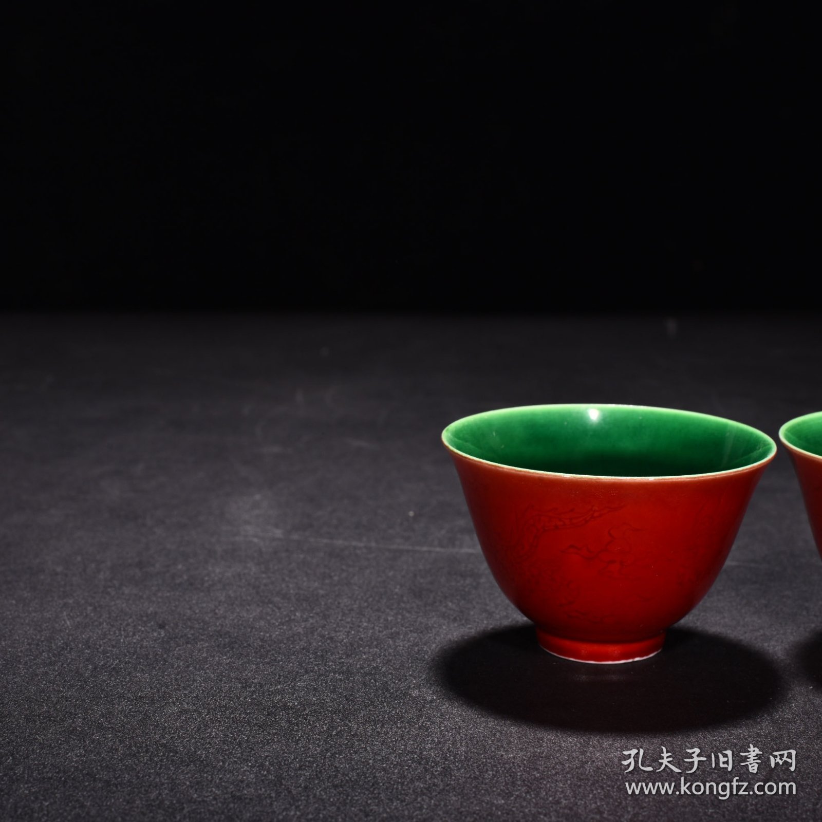 明成化红釉刻龙纹内绿釉杯2 高4.5厘米 宽7厘米