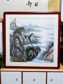 山水画，写意画法，皴法点染，纯手绘，假一赔万，正面一幅画，背面一幅画，都是本人精心收藏的，国家一级美术师，于宗孝老师亲笔手绘的原创大作，实际画的比照片拍出来要漂亮的多，笔法苍劲有力，浓淡干湿焦，行云流水。70×70的斗方，框是红实木装裱的，卧室，书房，茶室，玄关，沙发背景墙都可悬挂，非常大气，家中有字画，必是富贵家，要想人前显贵，必得花开富贵，闭眼入，真的特别好看。实木框装裱的，80x80的尺寸。