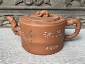 建国初期谈尧坤刻梅花诗文清水泥竹鼠壶