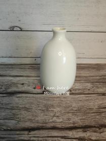 日本白陶花瓶/酒壶