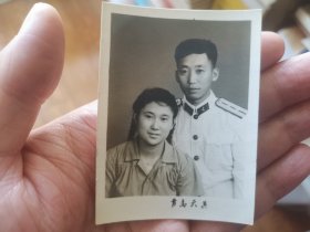 照片：70年代海军军官夫妻照（青岛天真）