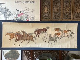 爱新觉罗 毓山， 225/76cm，镜心 ‌爱新觉罗·毓震峰‌，1956年出生于北京，是满族人。他是‌清道光皇帝‌的五世孙，著名书画家‌爱新觉罗·溥佐‌的儿子。毓震峰自幼随父研习书画艺术，擅长中国画，尤其以中国画见长‌‌