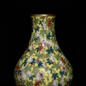 清乾隆黄地粉彩多子多福绶带葫芦瓶一对，高23厘米直径15厘米