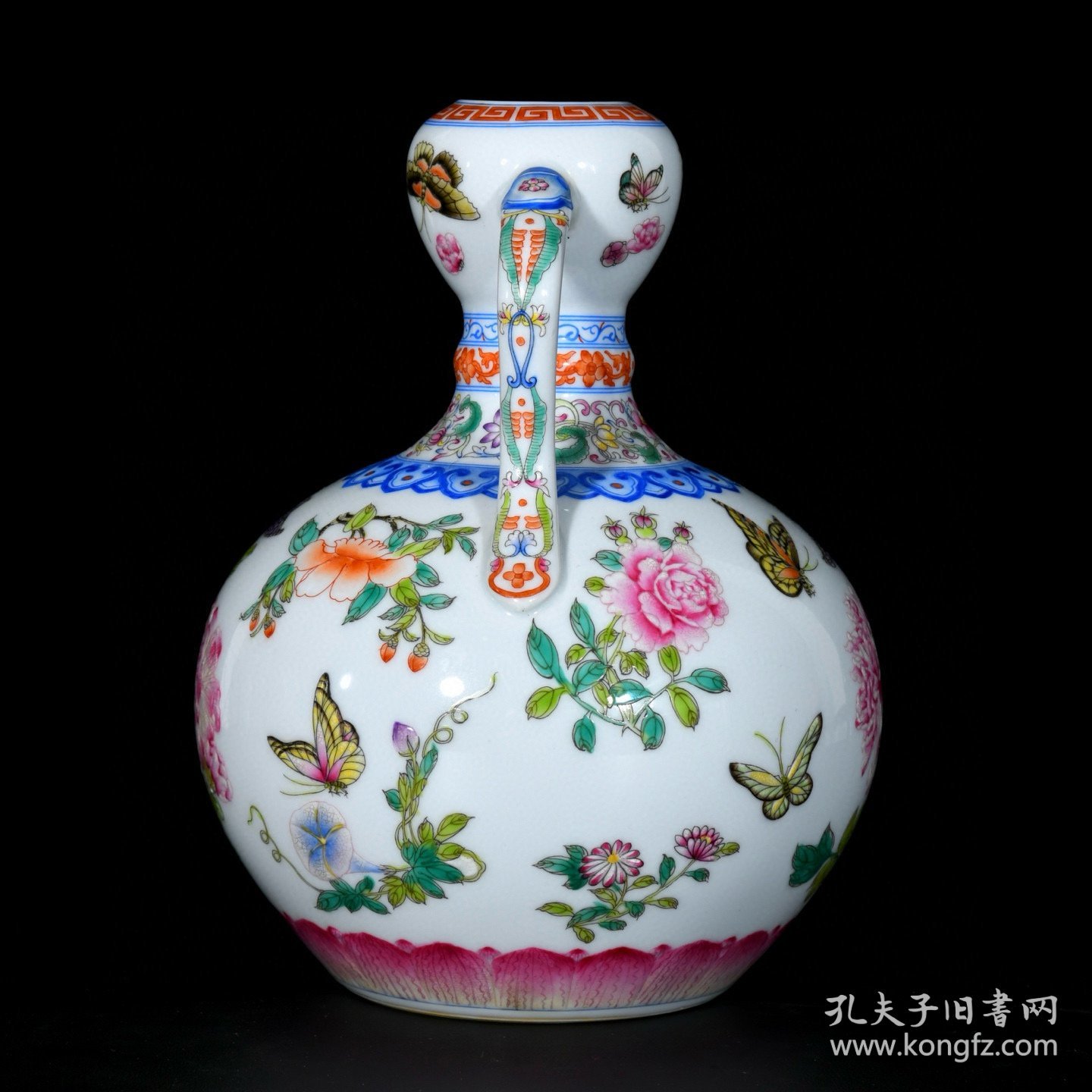 清雍正珐琅彩花鸟蝶恋花纹如意尊一对23x17厘米