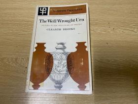 The Well Wrought Urn: Studies in the Structure of Poetry          布鲁克斯《精致的瓮》，夏济安翻译过第一章，新批评大师 细读 叶芝《在学童中间》、邓恩《成圣》、格雷《墓畔哀歌》、华兹华斯《不朽颂》、济慈《希腊古瓮颂》等十首诗。夏志清：另一本济安同我觉得非买不可的是勃罗克斯(Cleanth Brooks)评析几首英诗的《精致的骨坛》。