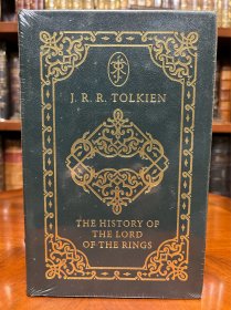 《魔戒战争》The War of the Ring 托尔金Tolkien《魔戒》三部曲中的第二部，该书继续讲述了中土世界的史诗般的故事。这部小说通过丰富的人物塑造和紧张的情节安排，展现了勇气、友谊和牺牲等主题。它描绘了一个充满奇幻元素的世界，包括神秘的精灵、矮人、霍比特人等种族，以及各种各样的魔法和神秘生物…
Easton出版社真皮限量收藏版，全新未开封。