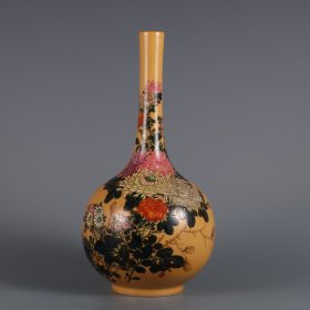 清雍正年制米黄釉加粉彩菊花纹题诗胆瓶