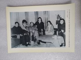 老照片：1962年春，毛泽东同毛岸青、张少林、刘松林、邵华、杨茂之在中南海住地