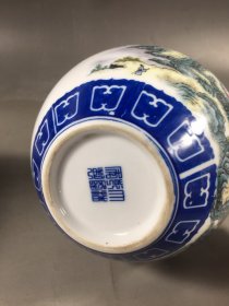 大清乾隆年制天球瓶，画工漂亮品相完整