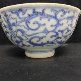 清中期青花淡描缠枝莲小碗