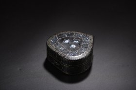 螺钿漆器桃形盒 高4cm 宽9.5×9cm 重60克