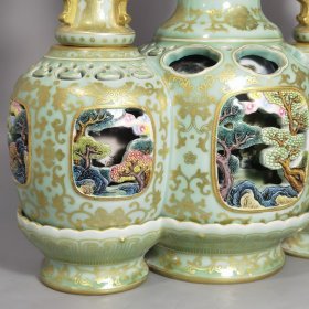 清乾隆 御製洋彩粉青地描金内狩猎图三元转旖瓶