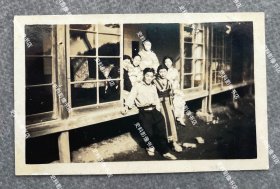 日军华北方面军第37师团士兵“宅间克己”旧藏 家人合影照一枚