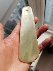 北方文化期红山玉匕型器！包浆浑厚沁蚀土咬风化自然熟旧！尺寸规格长15.5厘米左右宽4.5厘米左右厚0.83厘米左右！