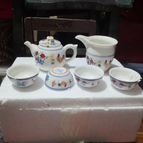 仿明成化斗彩鸡缸杯茶具一套：一壶、一公道杯、四小杯