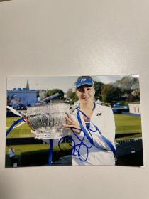 本西奇 网球签名照片 WTA
签于2014年中国网球公开赛