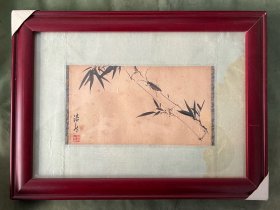 逸珠清芬永存史：赵叔儒、郑午昌高足、虫草大家（潘君诺）墨笔（天牛图）精品一帧：先生是海派写虫圣手，曾圈内享佳誉。因历史中存在忽重忽轻情节，使潘先生从惭不为人知到完全陌生境地。此浓墨竹叶斜分画面，竹节线描留白与焦墨天牛质感形成黑白强烈的视觉冲击；天牛纵恣张横，有力后肢劲腿长胫，粗细相求，触角捷挺之劲，随意如不经意，实添长须晃动之趣。整幅彰显（然翁）之于绘事孜孜以求的苦心孤诣，诚近代艺坛绝唱。