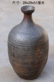 陶酒瓶，清晚期，做工精细，工艺精湛，因使用过程中打破后，古人用锔钉锔起后继续使用，这是一种古老的手艺形态别致，尺寸：腹径28厘米，口径9.5厘米，高51厘米