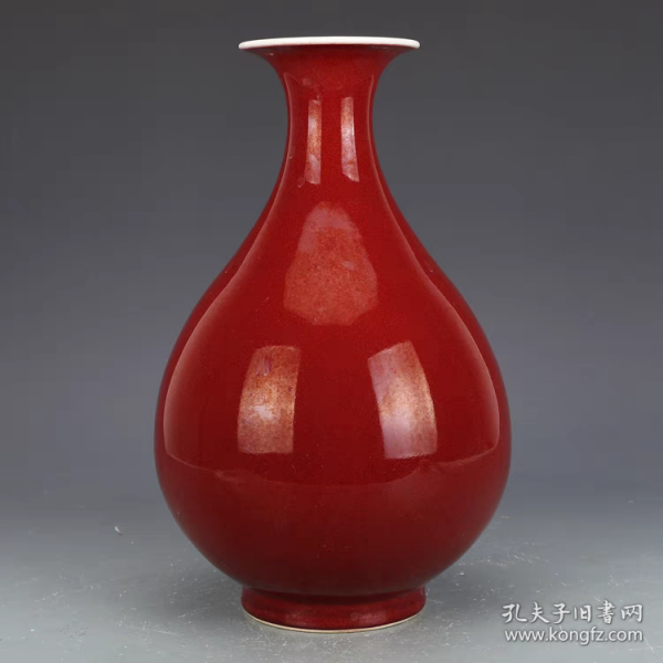 清霁红釉瓶