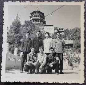 北京老照片，戴袖标，红卫兵同学，北京颐和园留影