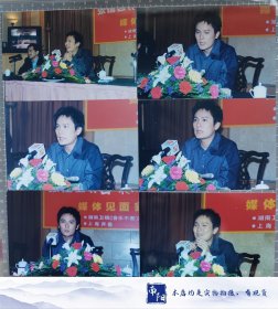 张信哲老照片64张合售，Jeff Chang别名情歌王子、阿哲，均是早期杂志社原版5寸老照片，实物拍摄有现货，要了可以直接下单。 抽屉21－2－045 代表作品 过火、爱如潮水、爱就一个字、信仰、别怕我伤心、宽容、不要对他说、用情、太想爱你、白月光、有一点动心、从开始到现在、爱你没错、难以抗拒你容颜、上海姑娘、我是真的爱你 主要成就 第七届台湾金曲奖最佳国语男歌手奖 第18届华鼎奖中国最佳男歌手奖