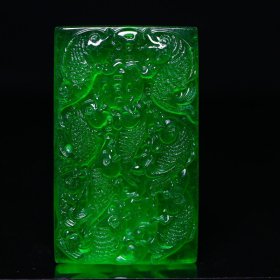 翡翠子母绿完美高冰精工雕刻【鱼牌】 规格：76*48*13mm 水头足，质地细腻纯净无瑕疵，颜色为纯正、明亮、浓郁、非常漂亮。