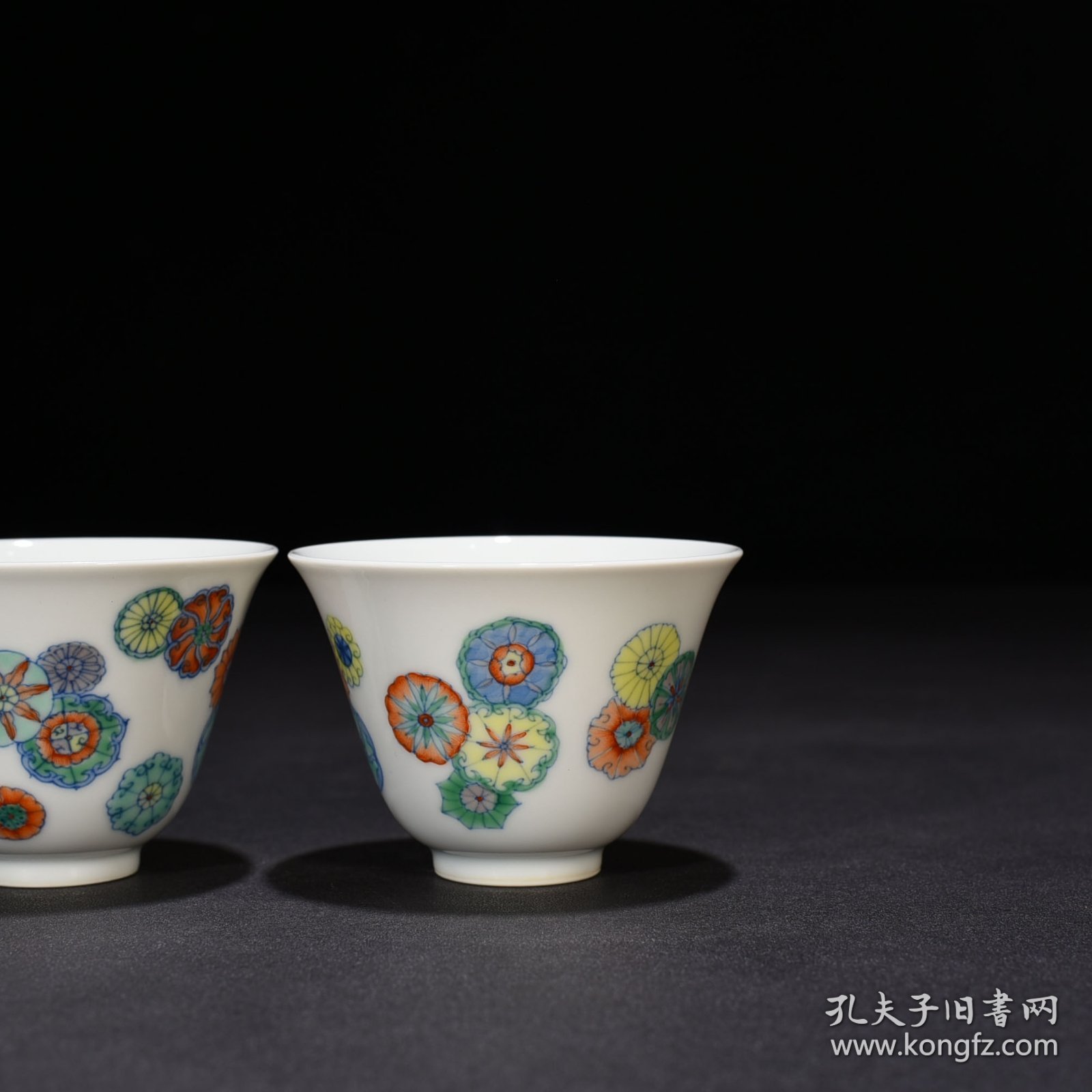 旧藏 清雍正斗彩皮球花纹杯 5*7.5厘米