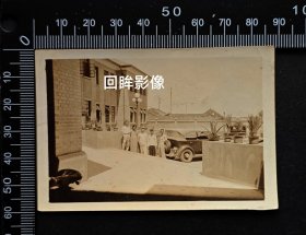 民国西安西京招待所前留影，有毛笔题跋