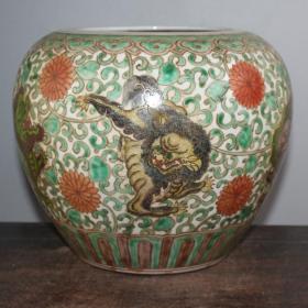 清粉彩狮子缠枝花卉字画缸