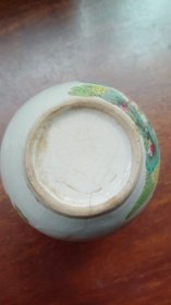 民国洪宪粉彩渣斗标本，品相尺寸如图自定吧。