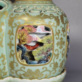 清乾隆 御製洋彩粉青地描金内狩猎图三元转旖瓶