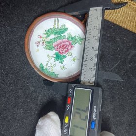 牡丹花蝶纹景泰蓝下笔洗。品质品相尺寸如图。