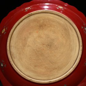 明宣德红釉五彩描金一束莲纹菱口折沿盘5*40厘米