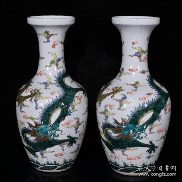 大清乾隆粉彩龙纹瓶（25×12cm）