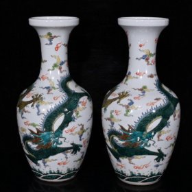 大清乾隆粉彩龙纹瓶（25×12cm）