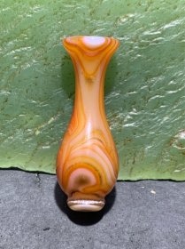 高玉化缠丝玛瑙通货瓶子一个，