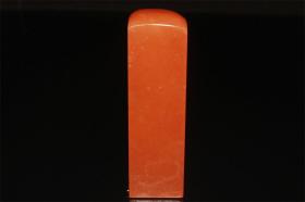 这是一块 （非常漂亮的）天然 橘子冻石 印章  纯手工打磨，手感一流，另外橘子冻非常漂亮而且比较稀有 ，结晶冻底， 温润细腻。编号：4