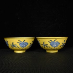 明成化黄地青花缠枝西番莲花纹碗 高6.8厘米 口径14.9厘米