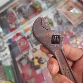劳动牌繁体字老扳手，6寸小巧