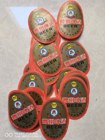 一共是32张老酒标，曹州啤酒商标酒标。包老保真怀旧。年底回笼资金特价处理