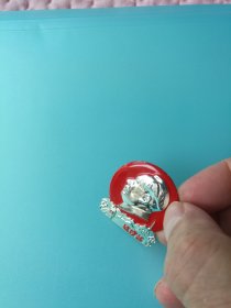 毛主席像章 “红灯记”（正面图:毛主席头像 延安圣地 小火车；背文：忠 永远忠于毛主席 本溪市革命委员会 1969）[规格尺寸：3.1*3.5cm]【实物拍照 品质自鉴】