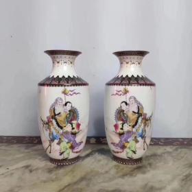 清代，粉彩人物瓶一对，“紫气东来”
器形规整，胎体洁白莹润，画工精细，纹饰繁密，人物形象生动传神，保存完整，底部落款“乾隆御制”，其中一支口有小磕，其他完整