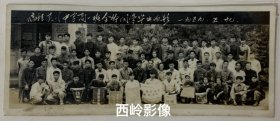 【老照片】（广西桂林）临桂灵川中学高一班全体同学毕业留影 1959.05 —— 校简史：1937年8月学校创办，时为“灵川县立国民中学”。1956年，学校增设高中部。1961年，改名为“灵川县灵川中学”。1973年，从三街迁徙到灵川县城的甘棠江畔。2003年12月，被评为广西壮族自治区示范性普通高中。 —— 根据校史记载，照片中的毕业生可能为该校建国后第一届高中毕业生。